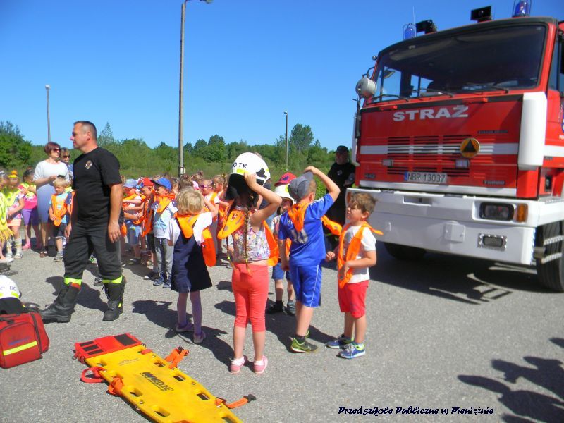 Wizyta strażaków u przedszkolaków
