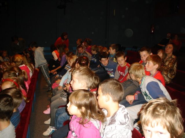  Dzieci w teatrze 